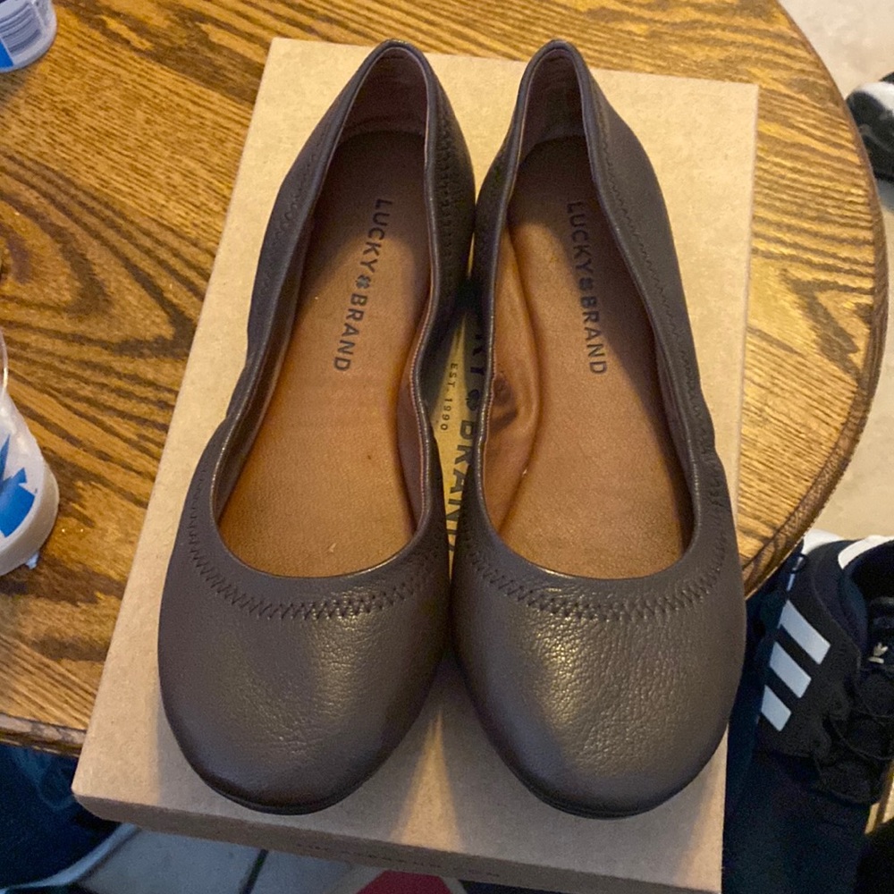 Women’s lucky brand flats.
